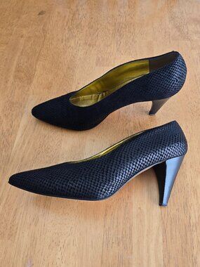 Ellen Tracy - Beautiful Textured Black Pumps, size 10